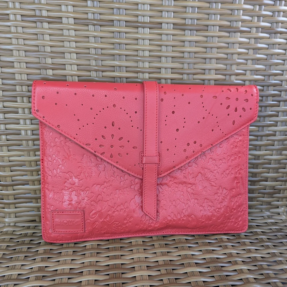 Toms Envelope Style Coral Leather Clutch Tablet Pouch Bag Floral Embossed Wallet - Picture 1 of 8